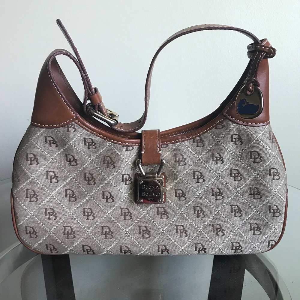 Dooney & Bourke Beige DB Design Cloth Shoulder Bag (K5481389)